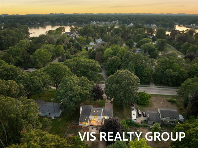 18630 N Fruitport Road, Spring Lake, MI 49456