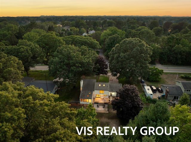 18630 N Fruitport Road, Spring Lake, MI 49456