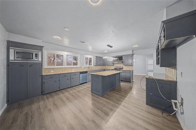 4505 Tall Oaks Court, Edmond, OK 73025