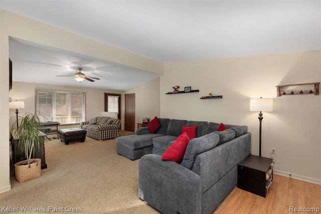 975 Woodlane Drive, Rochester Hills, MI 48307