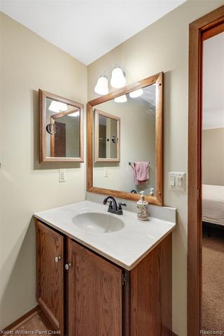 975 Woodlane Drive, Rochester Hills, MI 48307