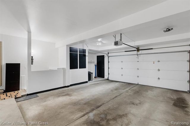 975 Woodlane Drive, Rochester Hills, MI 48307