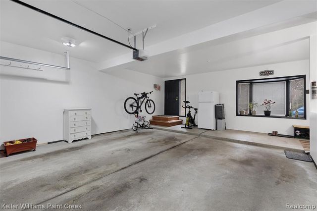 975 Woodlane Drive, Rochester Hills, MI 48307