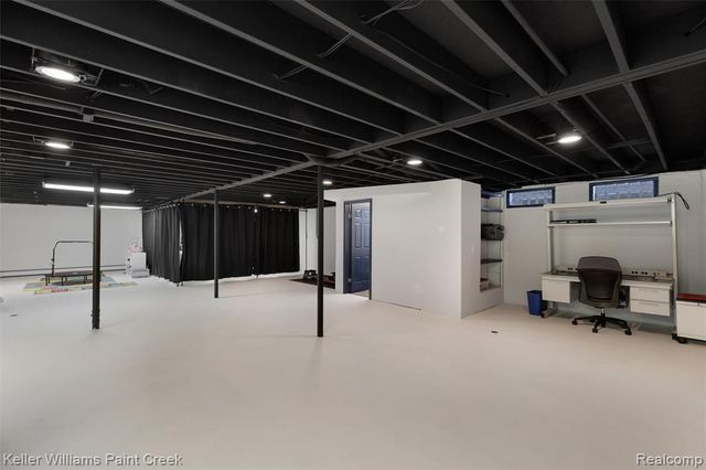 975 Woodlane Drive, Rochester Hills, MI 48307