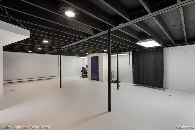 975 Woodlane Drive, Rochester Hills, MI 48307