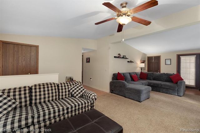 975 Woodlane Drive, Rochester Hills, MI 48307