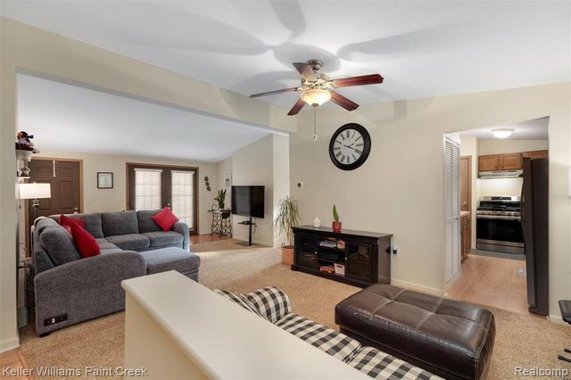 975 Woodlane Drive, Rochester Hills, MI 48307