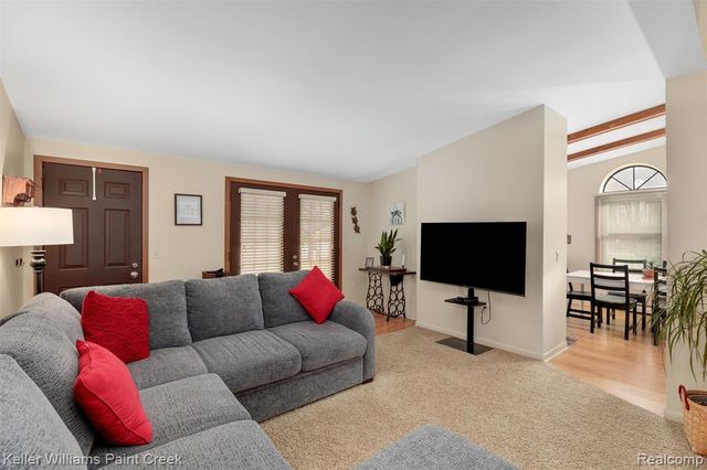 975 Woodlane Drive, Rochester Hills, MI 48307