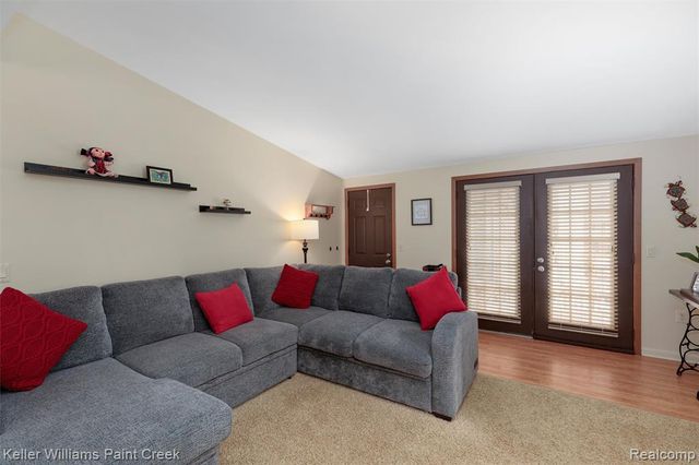 975 Woodlane Drive, Rochester Hills, MI 48307