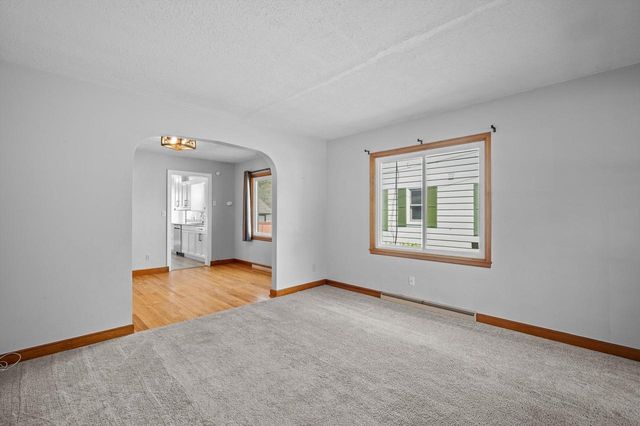 118 W Roberta AVENUE, Waukesha, WI 53186