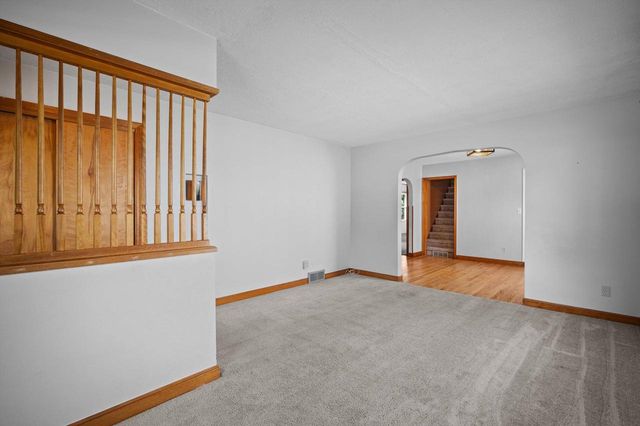 118 W Roberta AVENUE, Waukesha, WI 53186