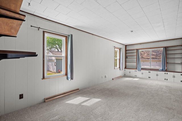 118 W Roberta AVENUE, Waukesha, WI 53186