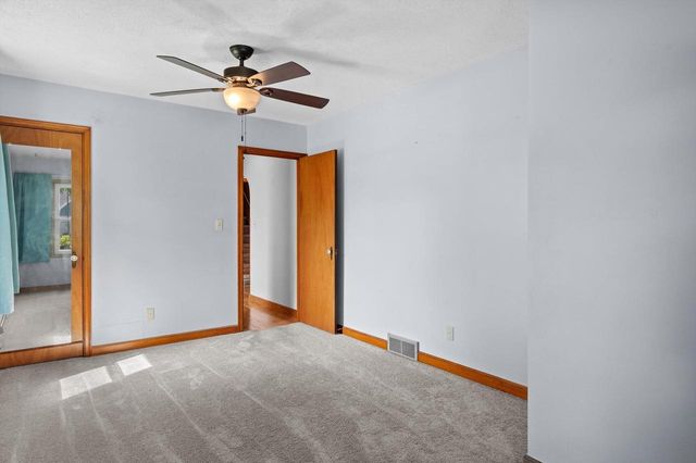 118 W Roberta AVENUE, Waukesha, WI 53186