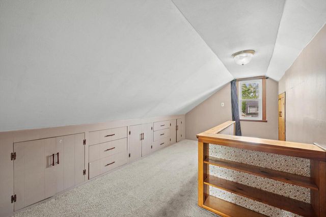 118 W Roberta AVENUE, Waukesha, WI 53186