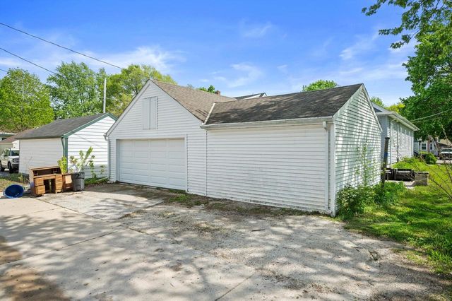 118 W Roberta AVENUE, Waukesha, WI 53186
