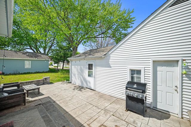 118 W Roberta AVENUE, Waukesha, WI 53186