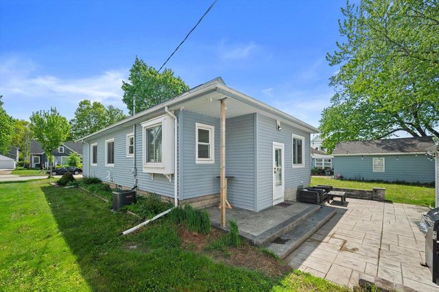 118 W Roberta AVENUE, Waukesha, WI 53186
