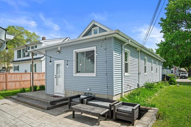 118 W Roberta AVENUE, Waukesha, WI 53186