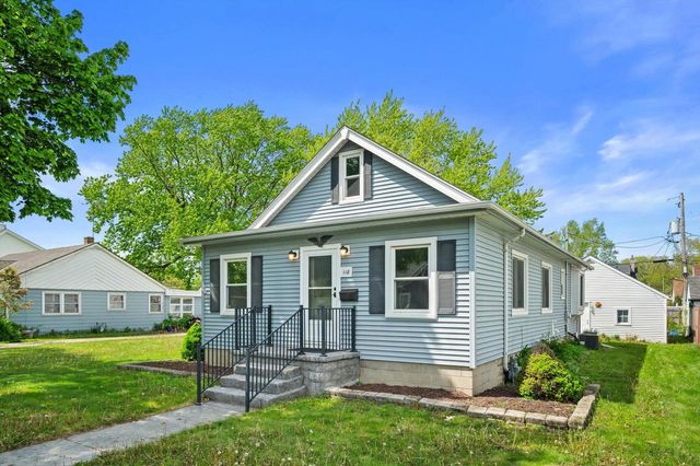 118 W Roberta AVENUE, Waukesha, WI 53186