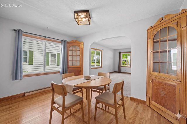 118 W Roberta AVENUE, Waukesha, WI 53186