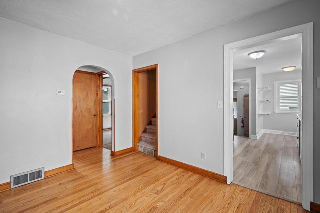 118 W Roberta AVENUE, Waukesha, WI 53186