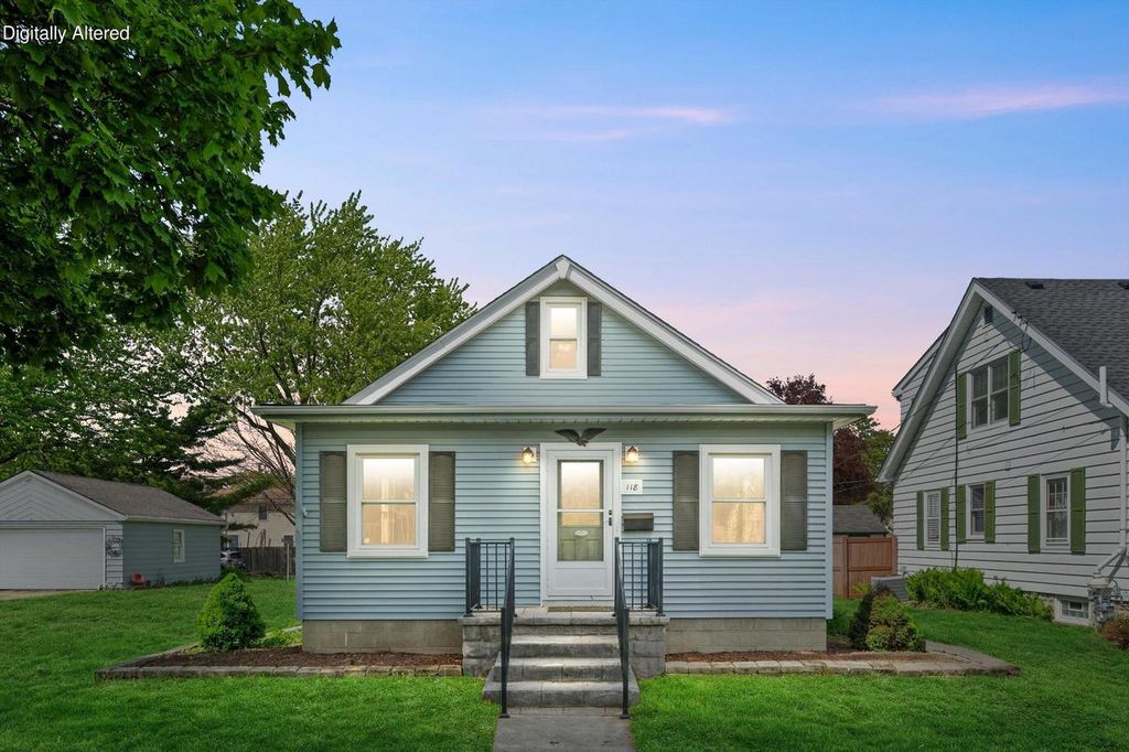 118 W Roberta AVENUE, Waukesha, WI 53186