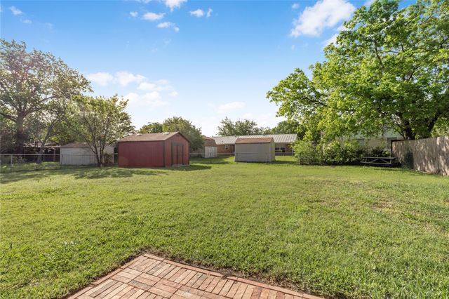 4408 Tiptop Street, Haltom City, TX 76117