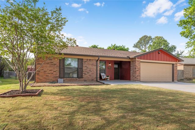 4408 Tiptop Street, Haltom City, TX 76117
