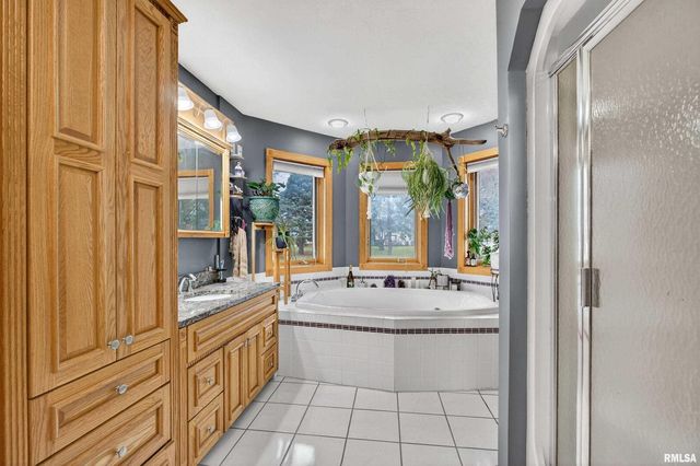 20664 N Brady Street, Davenport, IA 52806