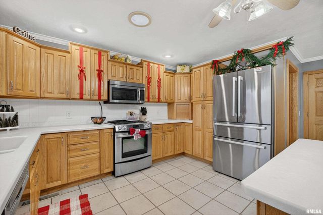 20664 N Brady Street, Davenport, IA 52806