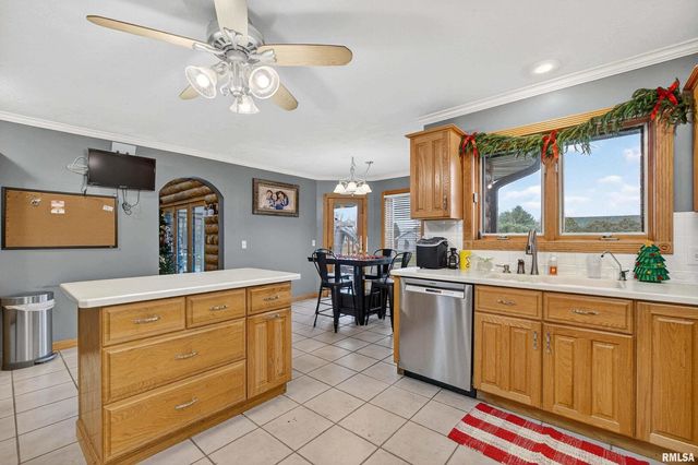 20664 N Brady Street, Davenport, IA 52806