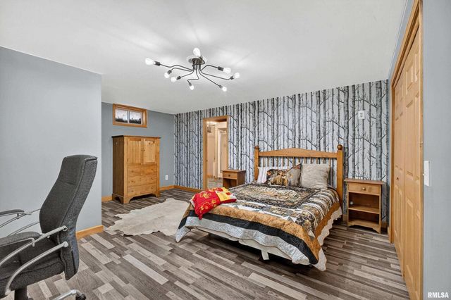 20664 N Brady Street, Davenport, IA 52806