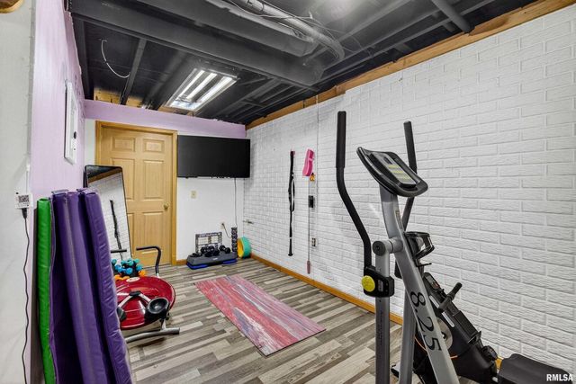 20664 N Brady Street, Davenport, IA 52806