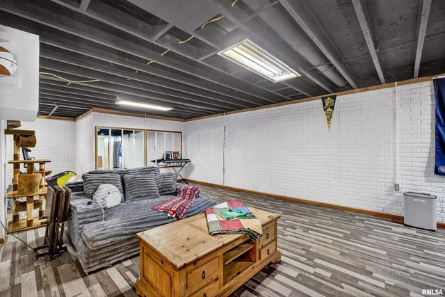 20664 N Brady Street, Davenport, IA 52806