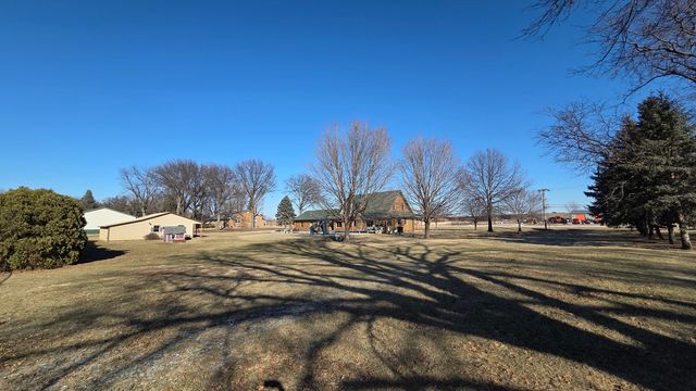 20664 N Brady Street, Davenport, IA 52806