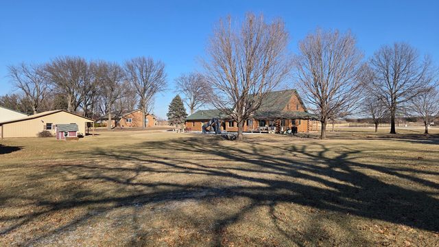 20664 N Brady Street, Davenport, IA 52806