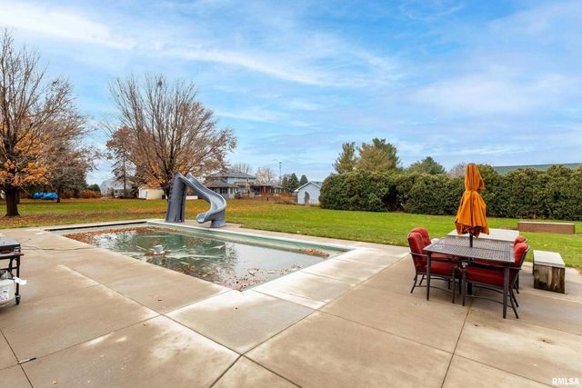 20664 N Brady Street, Davenport, IA 52806