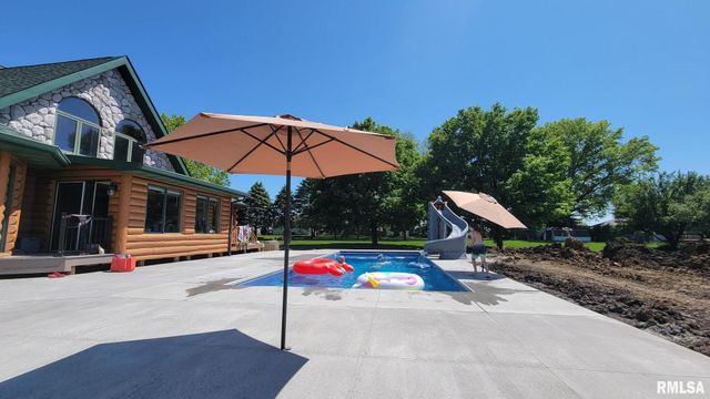 20664 N Brady Street, Davenport, IA 52806