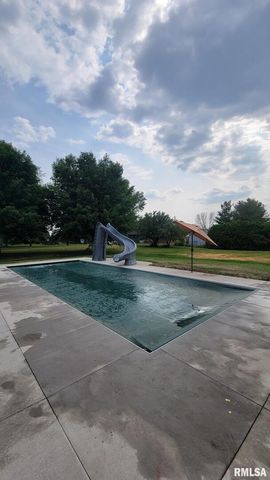 20664 N Brady Street, Davenport, IA 52806