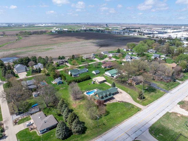 20664 N Brady Street, Davenport, IA 52806