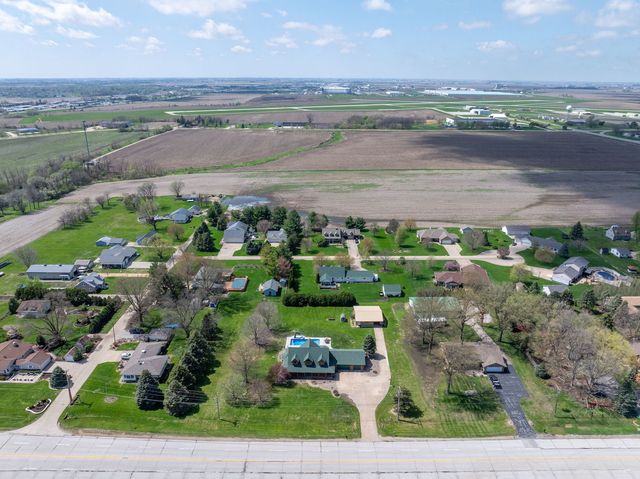 20664 N Brady Street, Davenport, IA 52806