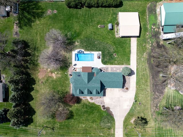 20664 N Brady Street, Davenport, IA 52806