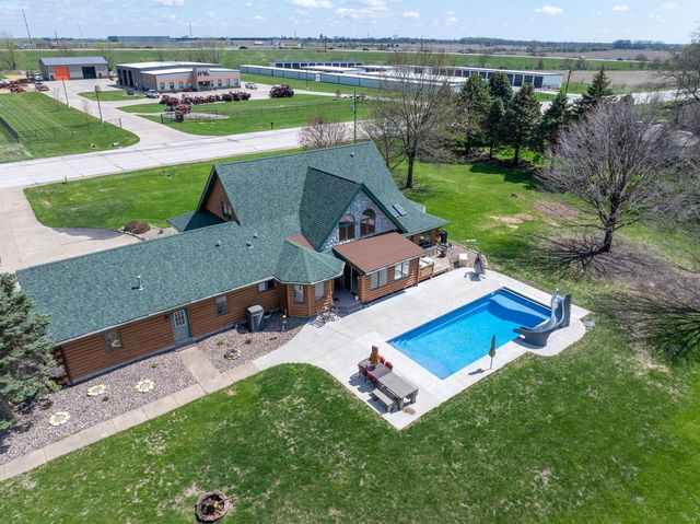 20664 N Brady Street, Davenport, IA 52806