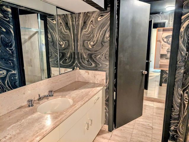 121 N Post Oak Lane 505, Houston, TX 77024