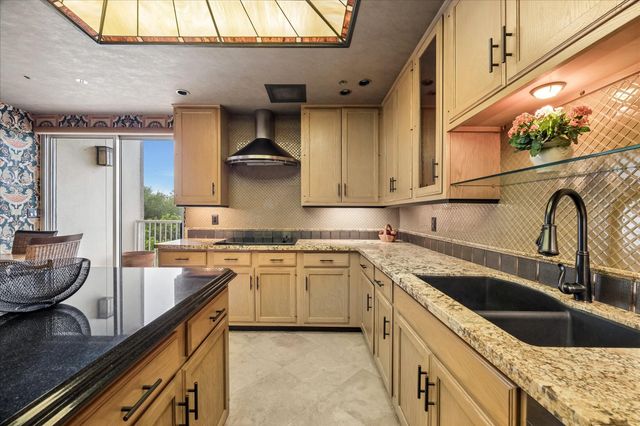 121 N Post Oak Lane 505, Houston, TX 77024