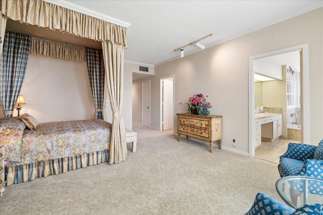 121 N Post Oak Lane 505, Houston, TX 77024