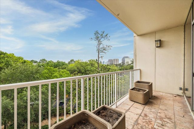 121 N Post Oak Lane 505, Houston, TX 77024