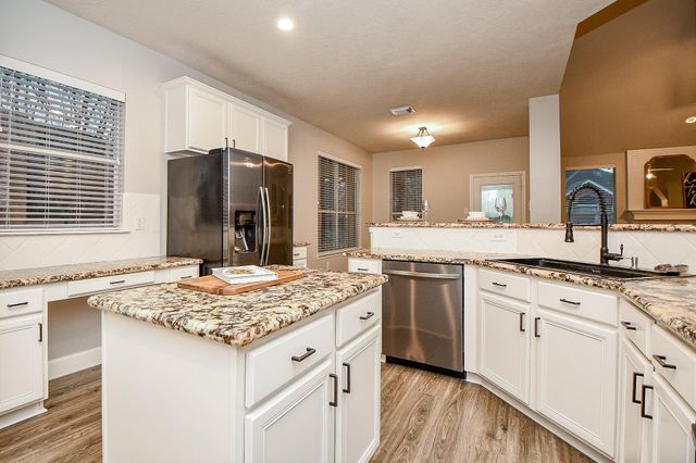 2502 Sun Glen Drive, Pearland, TX 77584