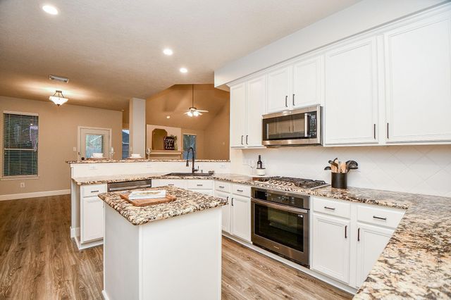 2502 Sun Glen Drive, Pearland, TX 77584