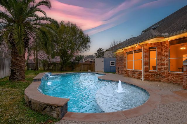 2502 Sun Glen Drive, Pearland, TX 77584